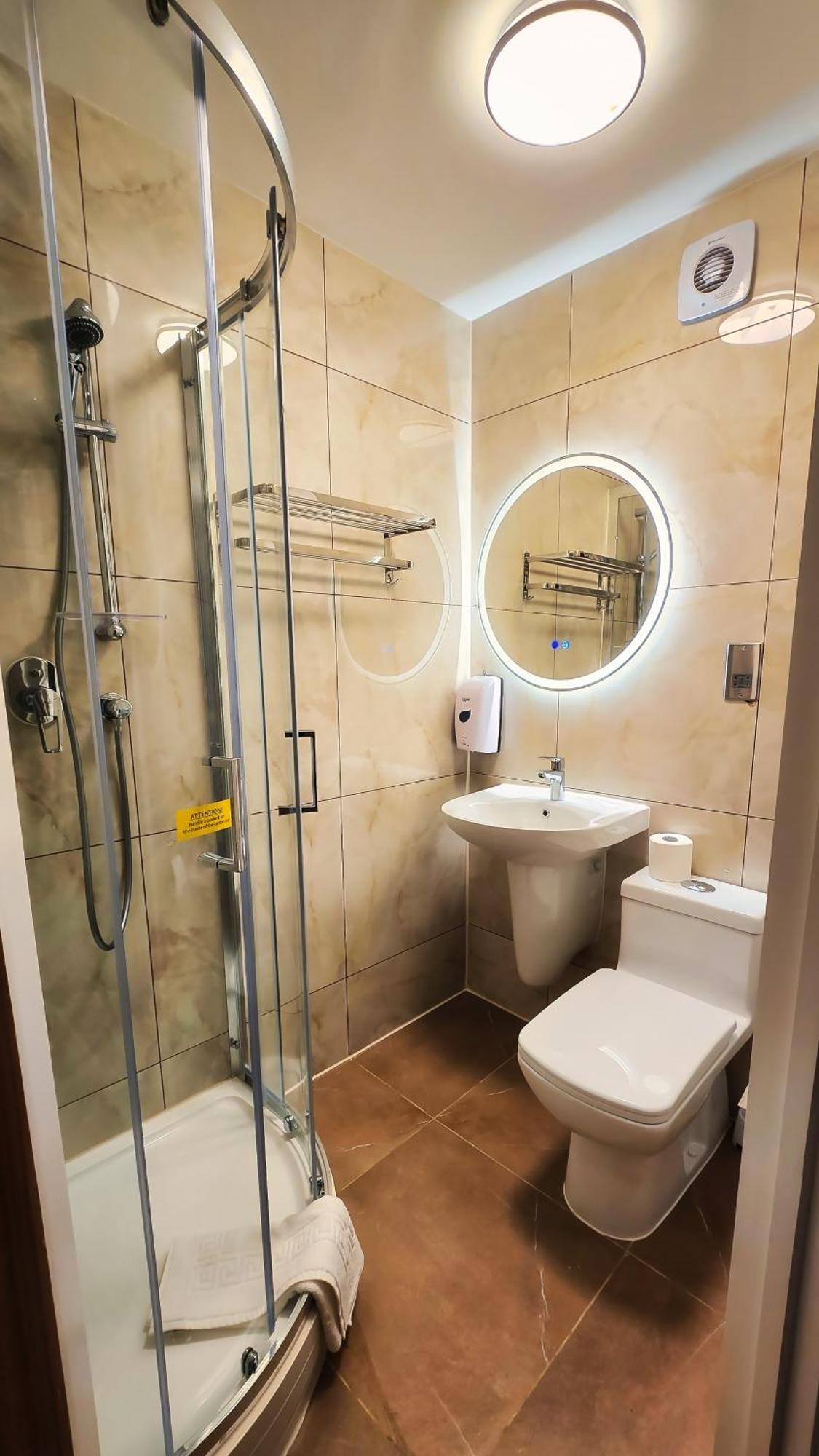 וויימות' Carlton Hotel מראה חיצוני תמונה
