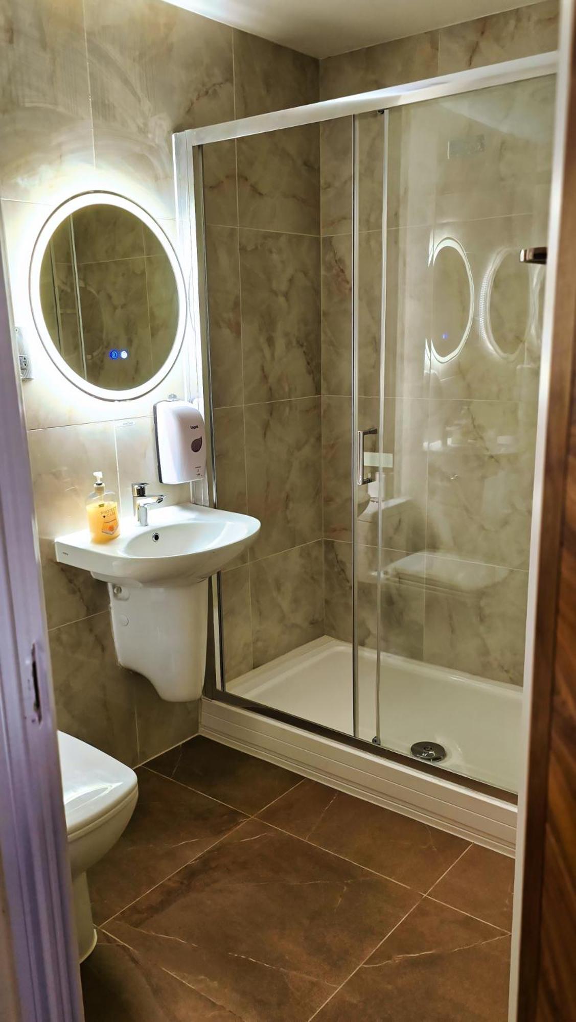 וויימות' Carlton Hotel מראה חיצוני תמונה