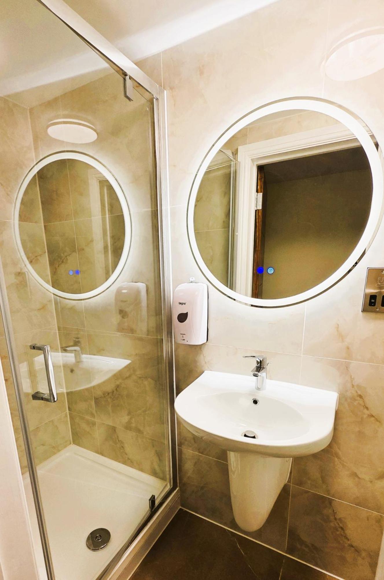 וויימות' Carlton Hotel מראה חיצוני תמונה